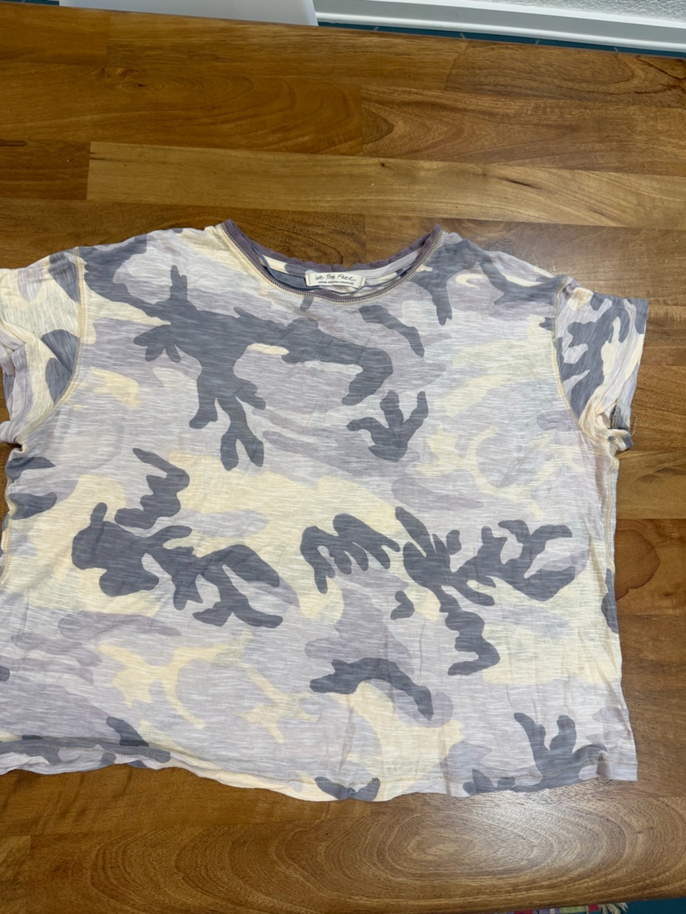 We The Free Short Sleeve Camo Boxy Tee in Lavender, Gray & Cream - Size Medium